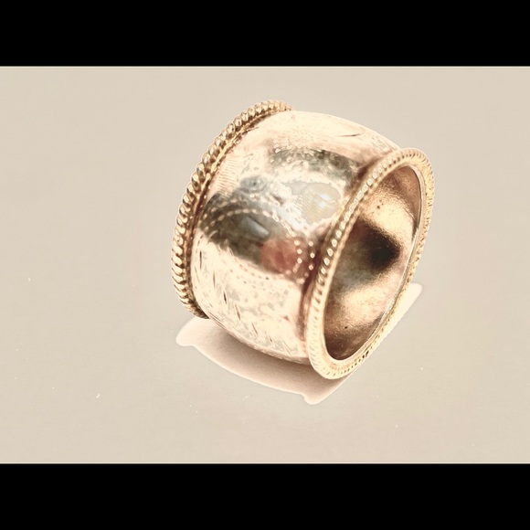 Silver ring - Picture 1 of 3